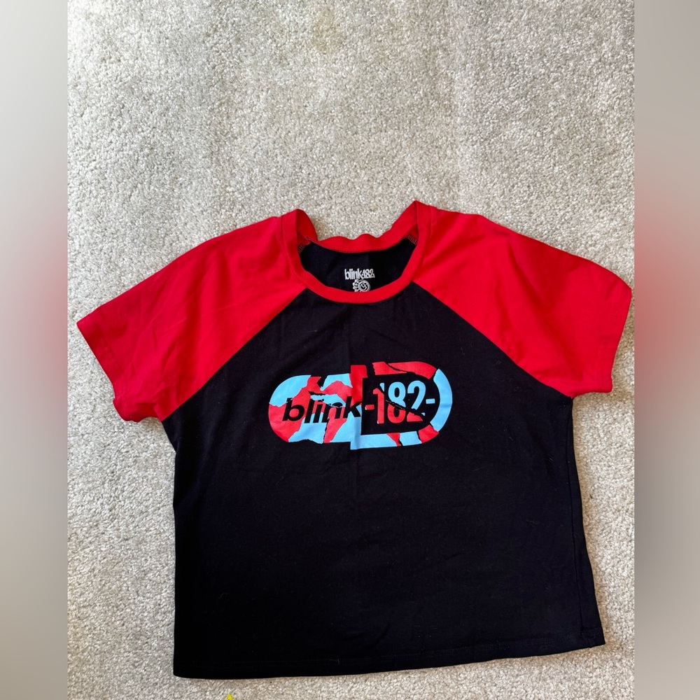 Blink-182 Crop Top Raglan T-Shirt in Black and Red